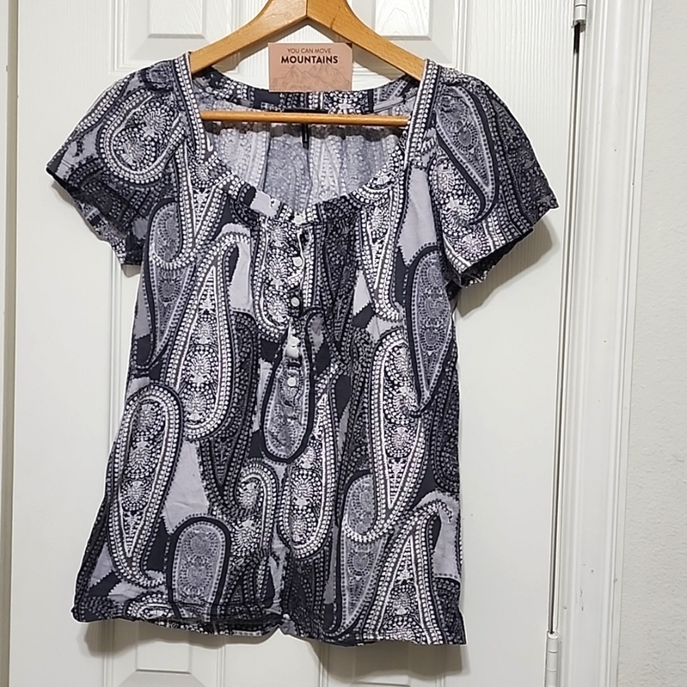 Daisy Fuentes Paisley Tee Size S